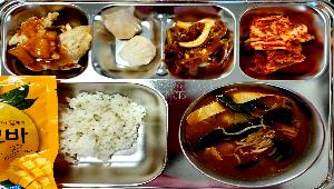 찹쌀밥 ,마라탕 (1.2.5.6.9.10.12.13.15.16.17.18),국산짜사이무침 (5.13),크리스피꿔바로우 (1.5.6.10.11.13),배추김치* (9),아이스망고바 ,새우하가우 (1.5.6.9.10.15.16.17.18)
 ,